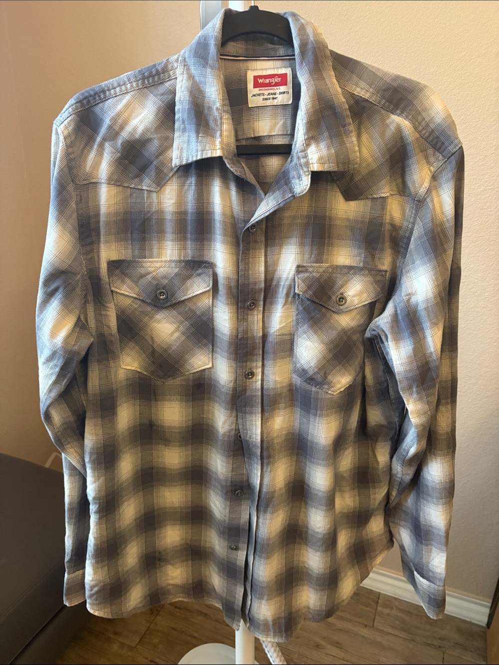 Wrangler Blue and Gray Plaid Western Button-Down Shirt